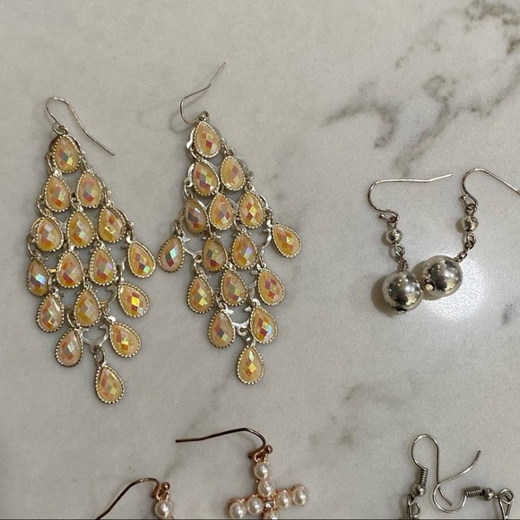 Lot of 6 Pairs of Bling Studded Dangle Earrings - Picture 4 of 5